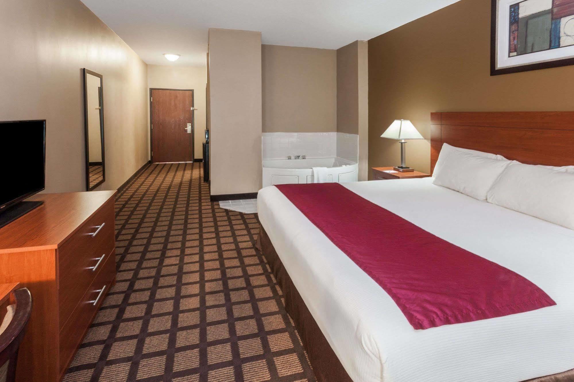 Baymont By Wyndham New Buffalo Exterior photo